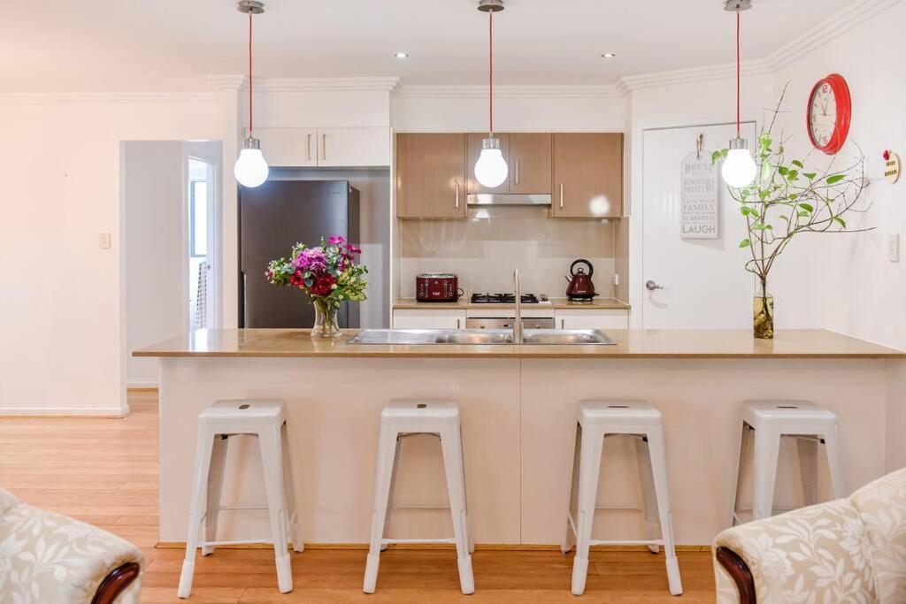 The Arcadia - Entire Luxurious With Huge Privacy Near Cbd Holiday home Springfield Lakes